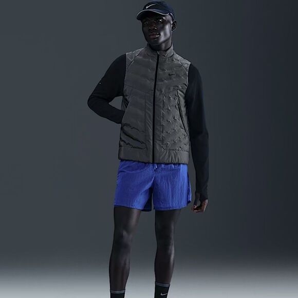 Nike Running Division Therma-Fit ADV Reflective Running Vest - Picture 6 of 14